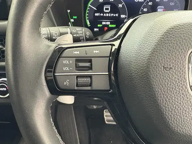 ホンダ ＺＲ－Ｖ ハイブリッド e:HEV Z 滋賀県 2023(令5)年 1.4万km アーバンチタニウムメタリック 純正9インチナビ/【Bluetooth/USB/フルセグTV】/BOSEプレミアムサウンド/ホンダセンシング/・衝突軽減ブレーキ（CMBS）/・先行車発進お知らせ機能/・歩行者事故低減ステアリング/・路外逸脱抑制機能/・標識認識機能/・渋滞追従機能付アダプティブクルーズコントロール/・車線維持支援システム（LKAS）/・トラフィックジャムアシスト（渋滞運転支援機能）/・ブラインドスポットインフォメーション/・誤発進抑制機能/・後方誤発進抑制機能/・近距離衝突軽減ブレーキ/・パーキングセンサーシステム/・後退出庫サポート/・オートハイビーム/・アダプティブドライビングビーム/全方位カメラ/クリアランスソナー/レザーシート/D/Nパワーシート/D/Nシートヒーター/LEDヘッドライト/パワーバックドア/ヒルディセントコントロール/電動パーキングブレーキ/オートブレーキホールド/ビルトインETC2.0