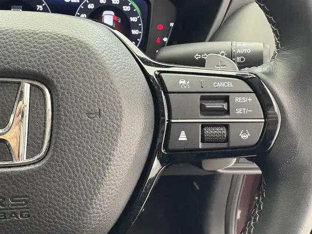 ホンダ ＺＲ－Ｖ ハイブリッド e:HEV Z 滋賀県 2023(令5)年 1.4万km アーバンチタニウムメタリック 純正9インチナビ/【Bluetooth/USB/フルセグTV】/BOSEプレミアムサウンド/ホンダセンシング/・衝突軽減ブレーキ（CMBS）/・先行車発進お知らせ機能/・歩行者事故低減ステアリング/・路外逸脱抑制機能/・標識認識機能/・渋滞追従機能付アダプティブクルーズコントロール/・車線維持支援システム（LKAS）/・トラフィックジャムアシスト（渋滞運転支援機能）/・ブラインドスポットインフォメーション/・誤発進抑制機能/・後方誤発進抑制機能/・近距離衝突軽減ブレーキ/・パーキングセンサーシステム/・後退出庫サポート/・オートハイビーム/・アダプティブドライビングビーム/全方位カメラ/クリアランスソナー/レザーシート/D/Nパワーシート/D/Nシートヒーター/LEDヘッドライト/パワーバックドア/ヒルディセントコントロール/電動パーキングブレーキ/オートブレーキホールド/ビルトインETC2.0