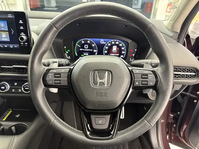 ホンダ ＺＲ－Ｖ ハイブリッド e:HEV Z 滋賀県 2023(令5)年 1.4万km アーバンチタニウムメタリック 純正9インチナビ/【Bluetooth/USB/フルセグTV】/BOSEプレミアムサウンド/ホンダセンシング/・衝突軽減ブレーキ（CMBS）/・先行車発進お知らせ機能/・歩行者事故低減ステアリング/・路外逸脱抑制機能/・標識認識機能/・渋滞追従機能付アダプティブクルーズコントロール/・車線維持支援システム（LKAS）/・トラフィックジャムアシスト（渋滞運転支援機能）/・ブラインドスポットインフォメーション/・誤発進抑制機能/・後方誤発進抑制機能/・近距離衝突軽減ブレーキ/・パーキングセンサーシステム/・後退出庫サポート/・オートハイビーム/・アダプティブドライビングビーム/全方位カメラ/クリアランスソナー/レザーシート/D/Nパワーシート/D/Nシートヒーター/LEDヘッドライト/パワーバックドア/ヒルディセントコントロール/電動パーキングブレーキ/オートブレーキホールド/ビルトインETC2.0