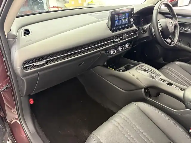 ホンダ ＺＲ－Ｖ ハイブリッド e:HEV Z 滋賀県 2023(令5)年 1.4万km アーバンチタニウムメタリック 純正9インチナビ/【Bluetooth/USB/フルセグTV】/BOSEプレミアムサウンド/ホンダセンシング/・衝突軽減ブレーキ（CMBS）/・先行車発進お知らせ機能/・歩行者事故低減ステアリング/・路外逸脱抑制機能/・標識認識機能/・渋滞追従機能付アダプティブクルーズコントロール/・車線維持支援システム（LKAS）/・トラフィックジャムアシスト（渋滞運転支援機能）/・ブラインドスポットインフォメーション/・誤発進抑制機能/・後方誤発進抑制機能/・近距離衝突軽減ブレーキ/・パーキングセンサーシステム/・後退出庫サポート/・オートハイビーム/・アダプティブドライビングビーム/全方位カメラ/クリアランスソナー/レザーシート/D/Nパワーシート/D/Nシートヒーター/LEDヘッドライト/パワーバックドア/ヒルディセントコントロール/電動パーキングブレーキ/オートブレーキホールド/ビルトインETC2.0