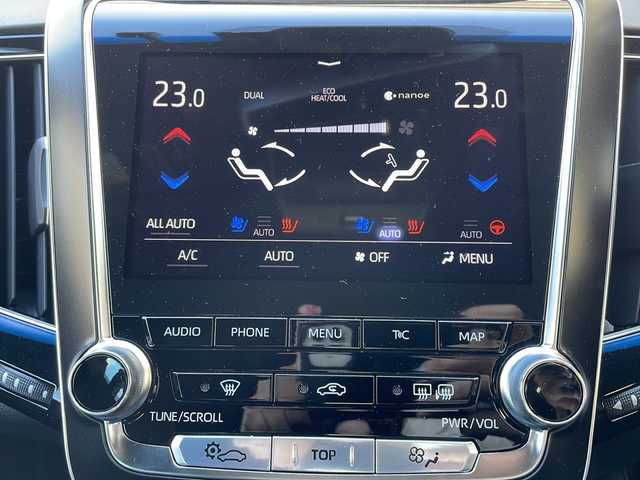 トヨタ クラウン ハイブリッド RS アドバンス 滋賀県 2018(平30)年 3.2万km プレシャスシルバー メーカーナビ/　【AM・FM/USB/Bluetooth/AUX/TV】/バックカメラ/黒レザーシート/シートヒーター＆ベンチレーション/追従式クルーズコントロール/横滑り防止システム/ブラインドスポットモニター/衝突軽減防止システム/ロードサインアシスト/パーキングサポート/コーナーセンサー/パドルシフト/ステアリングヒーター/プッシュスタート/ドライブレコーダー/ETC2.0