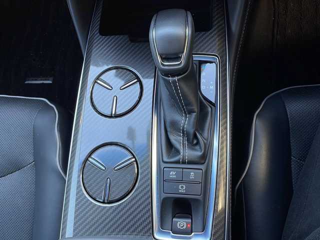 トヨタ クラウン ハイブリッド RS アドバンス 滋賀県 2018(平30)年 3.2万km プレシャスシルバー メーカーナビ/　【AM・FM/USB/Bluetooth/AUX/TV】/バックカメラ/黒レザーシート/シートヒーター＆ベンチレーション/追従式クルーズコントロール/横滑り防止システム/ブラインドスポットモニター/衝突軽減防止システム/ロードサインアシスト/パーキングサポート/コーナーセンサー/パドルシフト/ステアリングヒーター/プッシュスタート/ドライブレコーダー/ETC2.0