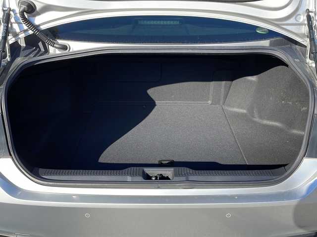 トヨタ クラウン ハイブリッド RS アドバンス 滋賀県 2018(平30)年 3.2万km プレシャスシルバー メーカーナビ/　【AM・FM/USB/Bluetooth/AUX/TV】/バックカメラ/黒レザーシート/シートヒーター＆ベンチレーション/追従式クルーズコントロール/横滑り防止システム/ブラインドスポットモニター/衝突軽減防止システム/ロードサインアシスト/パーキングサポート/コーナーセンサー/パドルシフト/ステアリングヒーター/プッシュスタート/ドライブレコーダー/ETC2.0