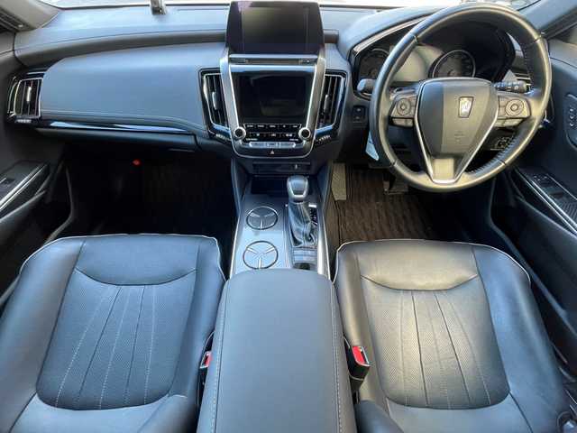 トヨタ クラウン ハイブリッド RS アドバンス 滋賀県 2018(平30)年 3.2万km プレシャスシルバー メーカーナビ/　【AM・FM/USB/Bluetooth/AUX/TV】/バックカメラ/黒レザーシート/シートヒーター＆ベンチレーション/追従式クルーズコントロール/横滑り防止システム/ブラインドスポットモニター/衝突軽減防止システム/ロードサインアシスト/パーキングサポート/コーナーセンサー/パドルシフト/ステアリングヒーター/プッシュスタート/ドライブレコーダー/ETC2.0