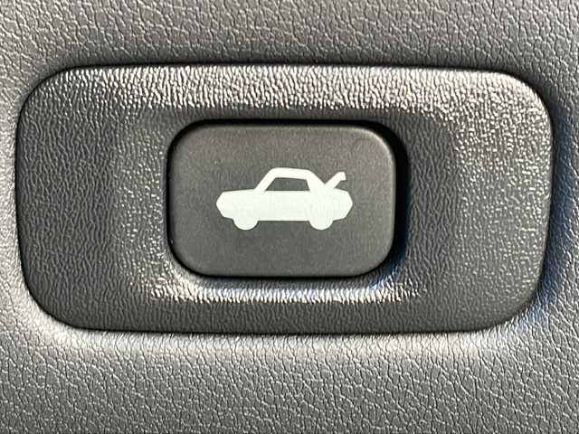 トヨタ クラウン ハイブリッド RS アドバンス 滋賀県 2018(平30)年 3.2万km プレシャスシルバー メーカーナビ/　【AM・FM/USB/Bluetooth/AUX/TV】/バックカメラ/黒レザーシート/シートヒーター＆ベンチレーション/追従式クルーズコントロール/横滑り防止システム/ブラインドスポットモニター/衝突軽減防止システム/ロードサインアシスト/パーキングサポート/コーナーセンサー/パドルシフト/ステアリングヒーター/プッシュスタート/ドライブレコーダー/ETC2.0