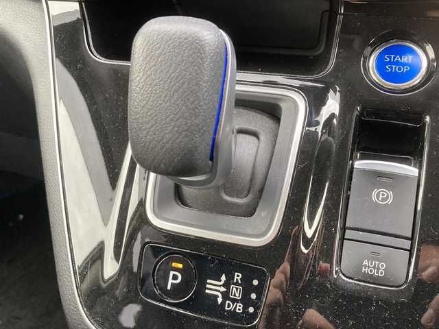 日産 セレナ e－パワー ハイウェイスター V 東京都 2021(令3)年 5.1万km ダークメタルグレー/ダイヤモンドブラック ワンオーナー/純正ナビゲーション（Bluetooth接続、フルセグテレビ）/アラウンドビューモニター/バックカメラ/フリップダウンモニター/シートヒーター/ステアリングヒーター/ETC/クルーズコントロール/プロパイロット/ドライブレコーダー/純正フロアマット/プッシュスタート/両側パワースライドドア/LEDヘッドライト