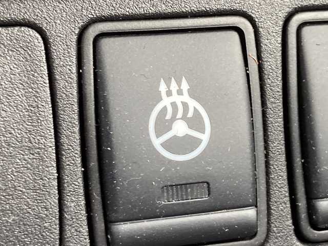 日産 セレナ e－パワー ハイウェイスター V 東京都 2021(令3)年 5.1万km ダークメタルグレー/ダイヤモンドブラック ワンオーナー/純正ナビゲーション（Bluetooth接続、フルセグテレビ）/アラウンドビューモニター/バックカメラ/フリップダウンモニター/シートヒーター/ステアリングヒーター/ETC/クルーズコントロール/プロパイロット/ドライブレコーダー/純正フロアマット/プッシュスタート/両側パワースライドドア/LEDヘッドライト