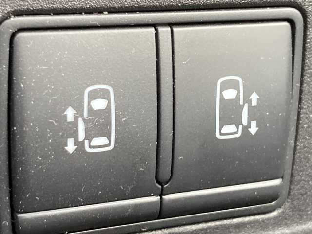 日産 セレナ e－パワー ハイウェイスター V 東京都 2021(令3)年 5.1万km ダークメタルグレー/ダイヤモンドブラック ワンオーナー/純正ナビゲーション（Bluetooth接続、フルセグテレビ）/アラウンドビューモニター/バックカメラ/フリップダウンモニター/シートヒーター/ステアリングヒーター/ETC/クルーズコントロール/プロパイロット/ドライブレコーダー/純正フロアマット/プッシュスタート/両側パワースライドドア/LEDヘッドライト