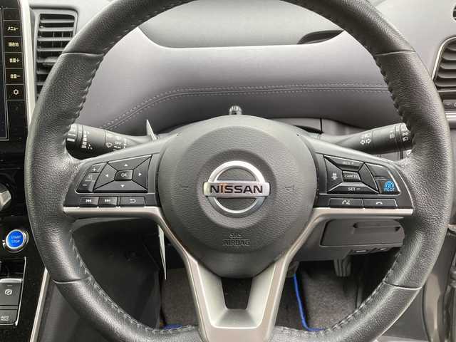 日産 セレナ e－パワー ハイウェイスター V 東京都 2021(令3)年 5.1万km ダークメタルグレー/ダイヤモンドブラック ワンオーナー/純正ナビゲーション（Bluetooth接続、フルセグテレビ）/アラウンドビューモニター/バックカメラ/フリップダウンモニター/シートヒーター/ステアリングヒーター/ETC/クルーズコントロール/プロパイロット/ドライブレコーダー/純正フロアマット/プッシュスタート/両側パワースライドドア/LEDヘッドライト