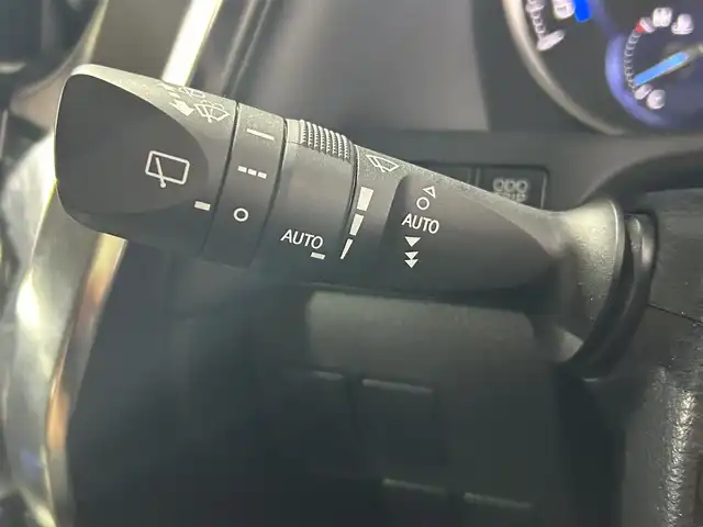 トヨタ ヴェルファイア ハイブリット 大阪府 2020(令2)年 4.7万km ホワイトパールクリスタルシャイン 純正ナビ（DVD/CD/BT）/バックカメラ/ETC/スマートキー/4WD/デジタルインナーミラー/ブラインドスポットモニター/サンルーフ/TRDエアロ/両側パワースライドドア/ステアリングスイッチ/レーンキープアシスト/レーダークルーズコントロール/衝突被害軽減システム/Wオートエアコン/オートライト/オートハイビーム/オートワイパー/オートホールド/電子パーキング/パワーバックドア/前席パワーシート/前席シートヒーター/前席シートクーラー/ハンドルヒーター/前後ドライブレコーダー/純正アルミホイール/純正フロアマット