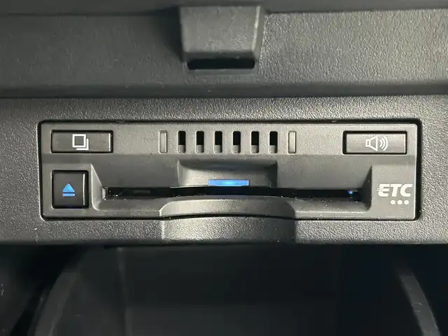 トヨタ ヴェルファイア ハイブリット 大阪府 2020(令2)年 4.7万km ホワイトパールクリスタルシャイン 純正ナビ（DVD/CD/BT）/バックカメラ/ETC/スマートキー/4WD/デジタルインナーミラー/ブラインドスポットモニター/サンルーフ/TRDエアロ/両側パワースライドドア/ステアリングスイッチ/レーンキープアシスト/レーダークルーズコントロール/衝突被害軽減システム/Wオートエアコン/オートライト/オートハイビーム/オートワイパー/オートホールド/電子パーキング/パワーバックドア/前席パワーシート/前席シートヒーター/前席シートクーラー/ハンドルヒーター/前後ドライブレコーダー/純正アルミホイール/純正フロアマット