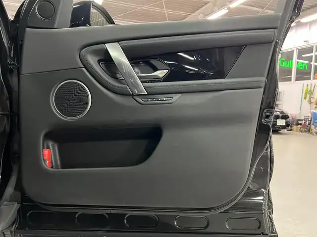 ランドローバー ランドローバー ディスカバリースポーツ　SE 兵庫県 2021(令3)年 6.1万km サントリーニブラック 7シートパッケージ/純正ナビ/全方位カメラ/ETC/ACC/LKA/BSM/パワーテールゲート/黒革シート/パワーシート/シートヒーター/ステリングヒーター/LEDヘッドライト/スマートキー/プッシュスタート