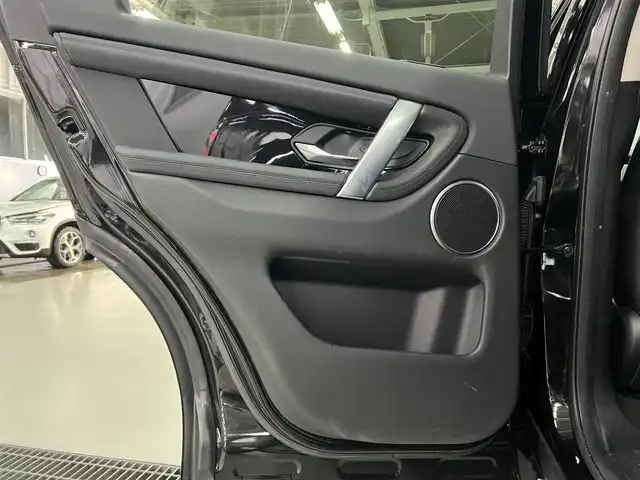 ランドローバー ランドローバー ディスカバリースポーツ　SE 兵庫県 2021(令3)年 6.1万km サントリーニブラック 7シートパッケージ/純正ナビ/全方位カメラ/ETC/ACC/LKA/BSM/パワーテールゲート/黒革シート/パワーシート/シートヒーター/ステリングヒーター/LEDヘッドライト/スマートキー/プッシュスタート