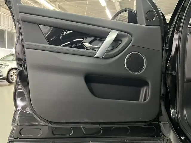 ランドローバー ランドローバー ディスカバリースポーツ　SE 兵庫県 2021(令3)年 6.1万km サントリーニブラック 7シートパッケージ/純正ナビ/全方位カメラ/ETC/ACC/LKA/BSM/パワーテールゲート/黒革シート/パワーシート/シートヒーター/ステリングヒーター/LEDヘッドライト/スマートキー/プッシュスタート