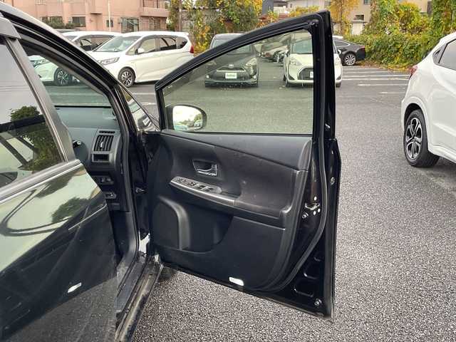 トヨタ プリウス α S 千葉県 2017(平29)年 12.1万km アティチュードブラックマイカ ナビＮＳＺＴ－Ｗ６６Ｔ　ＤＶＤ　ドラレコ　ＵＳＢ　フルセグTV　革調シートカバー　ビルトインETC　プッシュスタート　スマートキー　ステアリングスイッチ　外ツィーター　オートライト