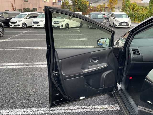 トヨタ プリウス α S 千葉県 2017(平29)年 12.1万km アティチュードブラックマイカ ナビＮＳＺＴ－Ｗ６６Ｔ　ＤＶＤ　ドラレコ　ＵＳＢ　フルセグTV　革調シートカバー　ビルトインETC　プッシュスタート　スマートキー　ステアリングスイッチ　外ツィーター　オートライト