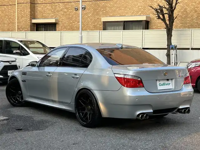 ＢＭＷ Ｍ５ 東京都 2006(平18)年 2.8万km シルバーストーンⅡ VORSTEINER 20インチホイール/AP RACINGブレーキキャリパー/V１０エンジン/パドルシフト/サンルーフ/白レザーシート/バックカメラ/コーナーセンサー/シートヒーター/パワーシート/ヘッドライトウォッシャー/クルーズコントロール/ETC/保証書/取扱説明書/記録簿