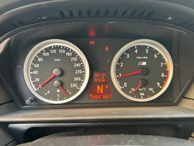 ＢＭＷ Ｍ５ 東京都 2006(平18)年 2.8万km シルバーストーンⅡ VORSTEINER 20インチホイール/AP RACINGブレーキキャリパー/V１０エンジン/パドルシフト/サンルーフ/白レザーシート/バックカメラ/コーナーセンサー/シートヒーター/パワーシート/ヘッドライトウォッシャー/クルーズコントロール/ETC/保証書/取扱説明書/記録簿