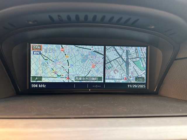 ＢＭＷ Ｍ５ 東京都 2006(平18)年 2.8万km シルバーストーンⅡ VORSTEINER 20インチホイール/AP RACINGブレーキキャリパー/V１０エンジン/パドルシフト/サンルーフ/白レザーシート/バックカメラ/コーナーセンサー/シートヒーター/パワーシート/ヘッドライトウォッシャー/クルーズコントロール/ETC/保証書/取扱説明書/記録簿