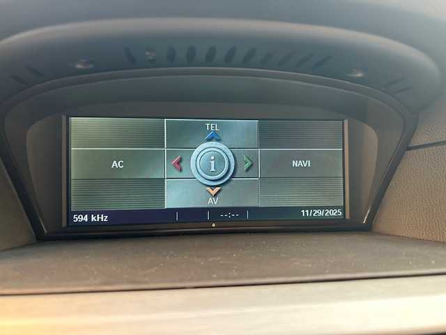 ＢＭＷ Ｍ５ 東京都 2006(平18)年 2.8万km シルバーストーンⅡ VORSTEINER 20インチホイール/AP RACINGブレーキキャリパー/V１０エンジン/パドルシフト/サンルーフ/白レザーシート/バックカメラ/コーナーセンサー/シートヒーター/パワーシート/ヘッドライトウォッシャー/クルーズコントロール/ETC/保証書/取扱説明書/記録簿