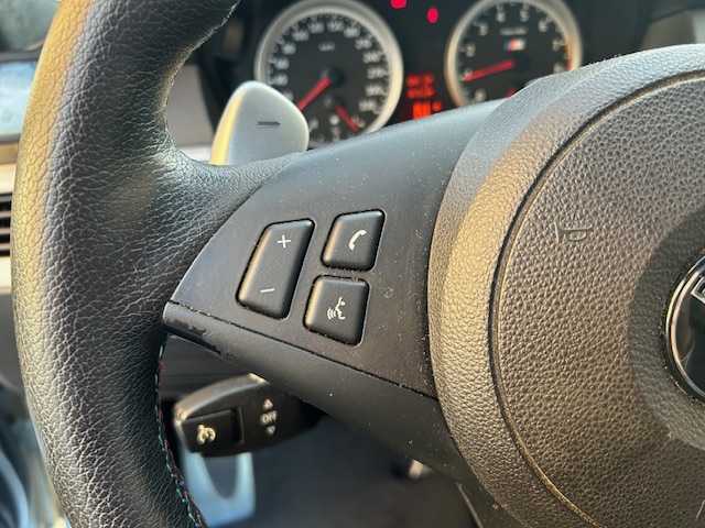 ＢＭＷ Ｍ５ 東京都 2006(平18)年 2.8万km シルバーストーンⅡ VORSTEINER 20インチホイール/AP RACINGブレーキキャリパー/V１０エンジン/パドルシフト/サンルーフ/白レザーシート/バックカメラ/コーナーセンサー/シートヒーター/パワーシート/ヘッドライトウォッシャー/クルーズコントロール/ETC/保証書/取扱説明書/記録簿