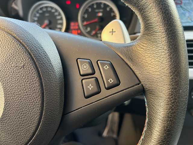 ＢＭＷ Ｍ５ 東京都 2006(平18)年 2.8万km シルバーストーンⅡ VORSTEINER 20インチホイール/AP RACINGブレーキキャリパー/V１０エンジン/パドルシフト/サンルーフ/白レザーシート/バックカメラ/コーナーセンサー/シートヒーター/パワーシート/ヘッドライトウォッシャー/クルーズコントロール/ETC/保証書/取扱説明書/記録簿