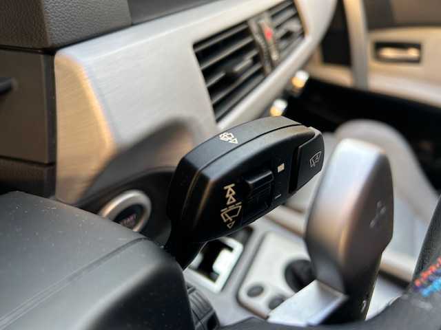 ＢＭＷ Ｍ５ 東京都 2006(平18)年 2.8万km シルバーストーンⅡ VORSTEINER 20インチホイール/AP RACINGブレーキキャリパー/V１０エンジン/パドルシフト/サンルーフ/白レザーシート/バックカメラ/コーナーセンサー/シートヒーター/パワーシート/ヘッドライトウォッシャー/クルーズコントロール/ETC/保証書/取扱説明書/記録簿