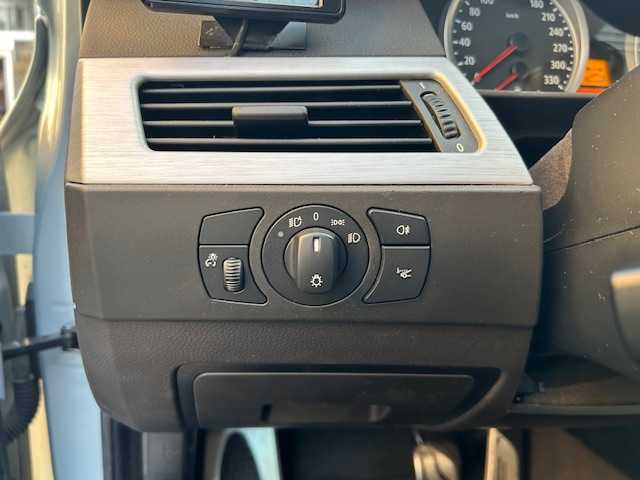 ＢＭＷ Ｍ５ 東京都 2006(平18)年 2.8万km シルバーストーンⅡ VORSTEINER 20インチホイール/AP RACINGブレーキキャリパー/V１０エンジン/パドルシフト/サンルーフ/白レザーシート/バックカメラ/コーナーセンサー/シートヒーター/パワーシート/ヘッドライトウォッシャー/クルーズコントロール/ETC/保証書/取扱説明書/記録簿