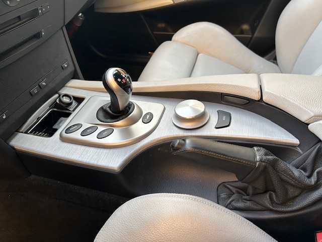 ＢＭＷ Ｍ５ 東京都 2006(平18)年 2.8万km シルバーストーンⅡ VORSTEINER 20インチホイール/AP RACINGブレーキキャリパー/V１０エンジン/パドルシフト/サンルーフ/白レザーシート/バックカメラ/コーナーセンサー/シートヒーター/パワーシート/ヘッドライトウォッシャー/クルーズコントロール/ETC/保証書/取扱説明書/記録簿