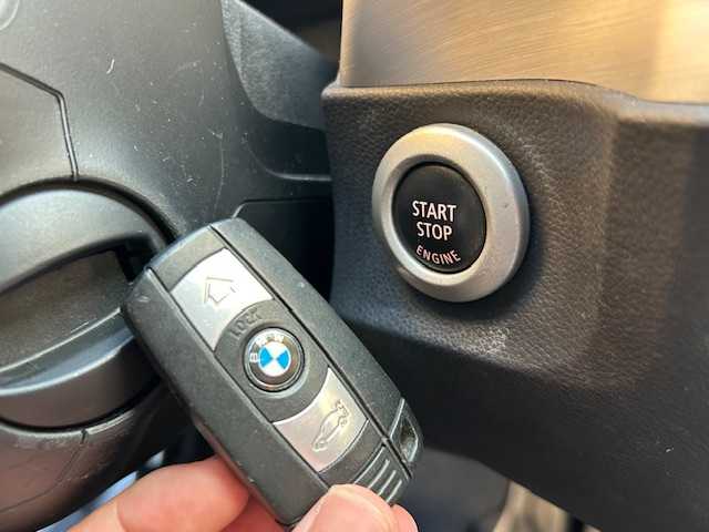 ＢＭＷ Ｍ５ 東京都 2006(平18)年 2.8万km シルバーストーンⅡ VORSTEINER 20インチホイール/AP RACINGブレーキキャリパー/V１０エンジン/パドルシフト/サンルーフ/白レザーシート/バックカメラ/コーナーセンサー/シートヒーター/パワーシート/ヘッドライトウォッシャー/クルーズコントロール/ETC/保証書/取扱説明書/記録簿