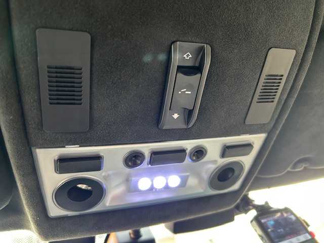 ＢＭＷ Ｍ５ 東京都 2006(平18)年 2.8万km シルバーストーンⅡ VORSTEINER 20インチホイール/AP RACINGブレーキキャリパー/V１０エンジン/パドルシフト/サンルーフ/白レザーシート/バックカメラ/コーナーセンサー/シートヒーター/パワーシート/ヘッドライトウォッシャー/クルーズコントロール/ETC/保証書/取扱説明書/記録簿