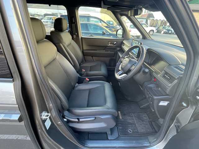 ホンダ ステップワゴン スパーダ 青森県 2024(令6)年 0.9万km スーパープラチナグレーメタリック ワンオーナー/HONDAコネクトGatthersナビ（フルセグ/RADIO）/HONDAセンシング/turbo/レーダークルーズコントロール/マルチビューカメラ/パワーテールゲート/ハーフレザーシート/D/N席シートヒーター/寒冷地仕様/パドルシフト/360度録画ドライブレコーダー/スペアキー/社外１６インチスタッドレスタイヤ車載（VRX3　23年製）/保証書/取扱説明書