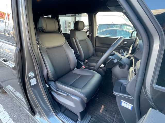 ホンダ ステップワゴン スパーダ 青森県 2024(令6)年 0.9万km スーパープラチナグレーメタリック ワンオーナー/HONDAコネクトGatthersナビ（フルセグ/RADIO）/HONDAセンシング/turbo/レーダークルーズコントロール/マルチビューカメラ/パワーテールゲート/ハーフレザーシート/D/N席シートヒーター/寒冷地仕様/パドルシフト/360度録画ドライブレコーダー/スペアキー/社外１６インチスタッドレスタイヤ車載（VRX3　23年製）/保証書/取扱説明書