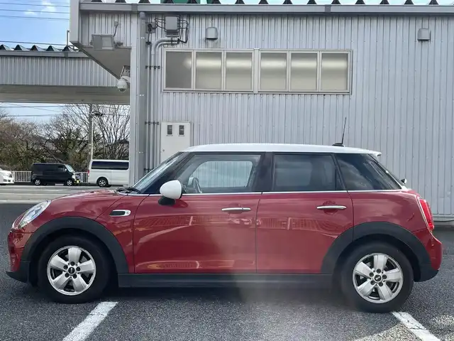 ＭＩＮＩ ＢＭＷ ミニ クーパー 静岡県 2016(平28)年 4万km 赤 純正メモリナビ（FM/AM/BT/AUX）/USB接続/アイドリングストップ