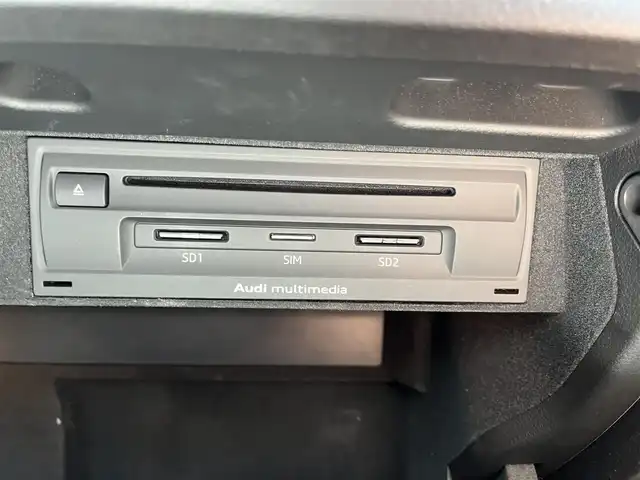 アウディ Ａ３ スポーツバック 1．4 TFSI 滋賀県 2016(平28)年 14万km 赤 純正ナビ【AM/FM/CD/Bluetooth/フルセグ】/バックカメラ/アダプティブクルーズコントロール/パドルシフト/オートライト/HIDヘッドライト/ETC/電動パーキング/プッシュスタート/アイドリングストップ/横滑り防止装置