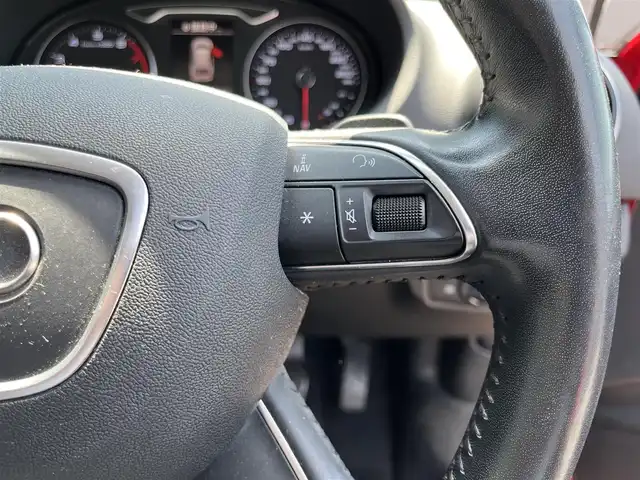 アウディ Ａ３ スポーツバック 1．4 TFSI 滋賀県 2016(平28)年 14万km 赤 純正ナビ【AM/FM/CD/Bluetooth/フルセグ】/バックカメラ/アダプティブクルーズコントロール/パドルシフト/オートライト/HIDヘッドライト/ETC/電動パーキング/プッシュスタート/アイドリングストップ/横滑り防止装置