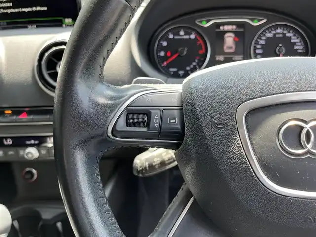 アウディ Ａ３ スポーツバック 1．4 TFSI 滋賀県 2016(平28)年 14万km 赤 純正ナビ【AM/FM/CD/Bluetooth/フルセグ】/バックカメラ/アダプティブクルーズコントロール/パドルシフト/オートライト/HIDヘッドライト/ETC/電動パーキング/プッシュスタート/アイドリングストップ/横滑り防止装置