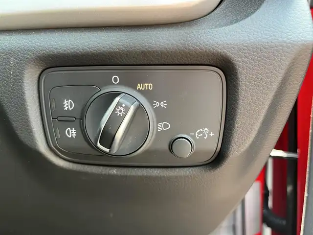 アウディ Ａ３ スポーツバック 1．4 TFSI 滋賀県 2016(平28)年 14万km 赤 純正ナビ【AM/FM/CD/Bluetooth/フルセグ】/バックカメラ/アダプティブクルーズコントロール/パドルシフト/オートライト/HIDヘッドライト/ETC/電動パーキング/プッシュスタート/アイドリングストップ/横滑り防止装置