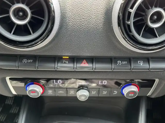 アウディ Ａ３ スポーツバック 1．4 TFSI 滋賀県 2016(平28)年 14万km 赤 純正ナビ【AM/FM/CD/Bluetooth/フルセグ】/バックカメラ/アダプティブクルーズコントロール/パドルシフト/オートライト/HIDヘッドライト/ETC/電動パーキング/プッシュスタート/アイドリングストップ/横滑り防止装置
