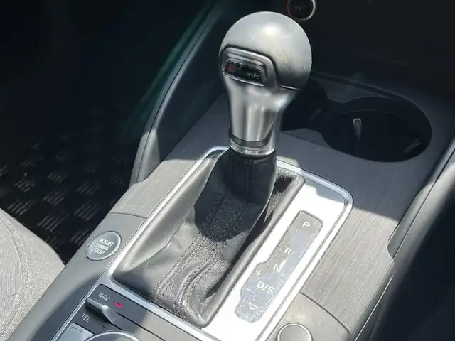 アウディ Ａ３ スポーツバック 1．4 TFSI 滋賀県 2016(平28)年 14万km 赤 純正ナビ【AM/FM/CD/Bluetooth/フルセグ】/バックカメラ/アダプティブクルーズコントロール/パドルシフト/オートライト/HIDヘッドライト/ETC/電動パーキング/プッシュスタート/アイドリングストップ/横滑り防止装置