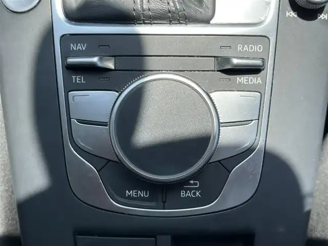 アウディ Ａ３ スポーツバック 1．4 TFSI 滋賀県 2016(平28)年 14万km 赤 純正ナビ【AM/FM/CD/Bluetooth/フルセグ】/バックカメラ/アダプティブクルーズコントロール/パドルシフト/オートライト/HIDヘッドライト/ETC/電動パーキング/プッシュスタート/アイドリングストップ/横滑り防止装置