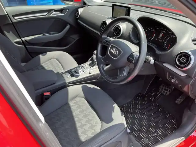 アウディ Ａ３ スポーツバック 1．4 TFSI 滋賀県 2016(平28)年 14万km 赤 純正ナビ【AM/FM/CD/Bluetooth/フルセグ】/バックカメラ/アダプティブクルーズコントロール/パドルシフト/オートライト/HIDヘッドライト/ETC/電動パーキング/プッシュスタート/アイドリングストップ/横滑り防止装置