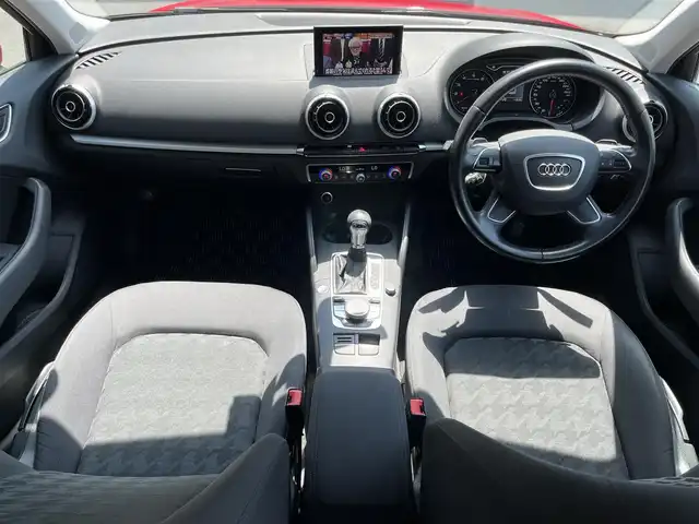 アウディ Ａ３ スポーツバック 1．4 TFSI 滋賀県 2016(平28)年 14万km 赤 純正ナビ【AM/FM/CD/Bluetooth/フルセグ】/バックカメラ/アダプティブクルーズコントロール/パドルシフト/オートライト/HIDヘッドライト/ETC/電動パーキング/プッシュスタート/アイドリングストップ/横滑り防止装置