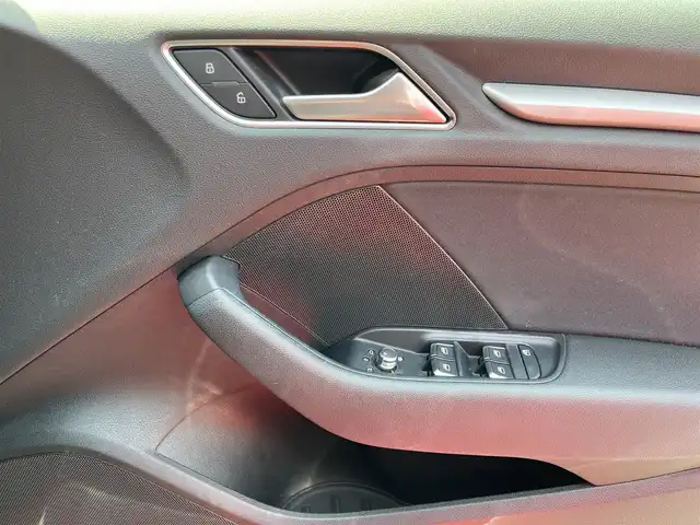 アウディ Ａ３ スポーツバック 1．4 TFSI 滋賀県 2016(平28)年 14万km 赤 純正ナビ【AM/FM/CD/Bluetooth/フルセグ】/バックカメラ/アダプティブクルーズコントロール/パドルシフト/オートライト/HIDヘッドライト/ETC/電動パーキング/プッシュスタート/アイドリングストップ/横滑り防止装置