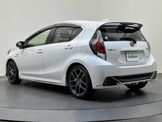 トヨタ アクア G GRスポーツ 17インチPKG 愛媛県 2020(令2)年 2.8万km ホワイトパールクリスタルシャイン ・ナビ（フルセグＴＶ・ＢＴ・ＣＤ・ＤＶＤ・ＦＭ・ＡＭ・ＳＤ）/・バックカメラ　/・前後ドラレコ　/・ＥＴＣ　/・クルコン　/・レーンキープアシスト　/・オートマチックハイビーム　/・レーダー探知機　/・テレビキャンセラー　/・スペアキー