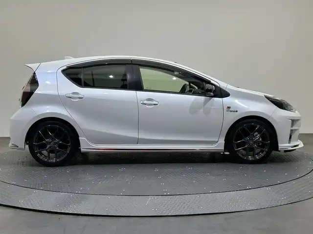 トヨタ アクア G GRスポーツ 17インチPKG 愛媛県 2020(令2)年 2.8万km ホワイトパールクリスタルシャイン ・ナビ（フルセグＴＶ・ＢＴ・ＣＤ・ＤＶＤ・ＦＭ・ＡＭ・ＳＤ）/・バックカメラ　/・前後ドラレコ　/・ＥＴＣ　/・クルコン　/・レーンキープアシスト　/・オートマチックハイビーム　/・レーダー探知機　/・テレビキャンセラー　/・スペアキー