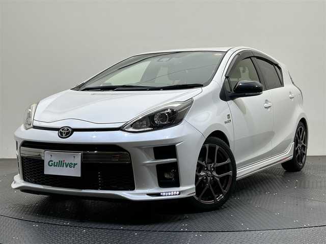 トヨタ アクア G GRスポーツ 17インチPKG 愛媛県 2020(令2)年 2.8万km ホワイトパールクリスタルシャイン ・ナビ（フルセグＴＶ・ＢＴ・ＣＤ・ＤＶＤ・ＦＭ・ＡＭ・ＳＤ）/・バックカメラ　/・前後ドラレコ　/・ＥＴＣ　/・クルコン　/・レーンキープアシスト　/・オートマチックハイビーム　/・レーダー探知機　/・テレビキャンセラー　/・スペアキー