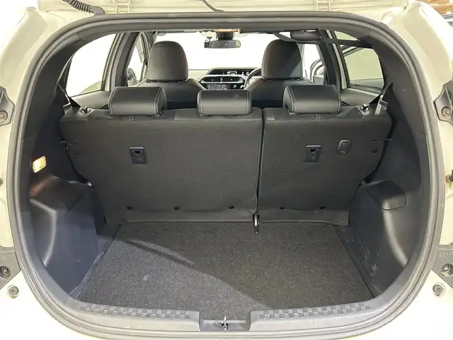 トヨタ アクア G GRスポーツ 17インチPKG 愛媛県 2020(令2)年 2.8万km ホワイトパールクリスタルシャイン ・ナビ（フルセグＴＶ・ＢＴ・ＣＤ・ＤＶＤ・ＦＭ・ＡＭ・ＳＤ）/・バックカメラ　/・前後ドラレコ　/・ＥＴＣ　/・クルコン　/・レーンキープアシスト　/・オートマチックハイビーム　/・レーダー探知機　/・テレビキャンセラー　/・スペアキー