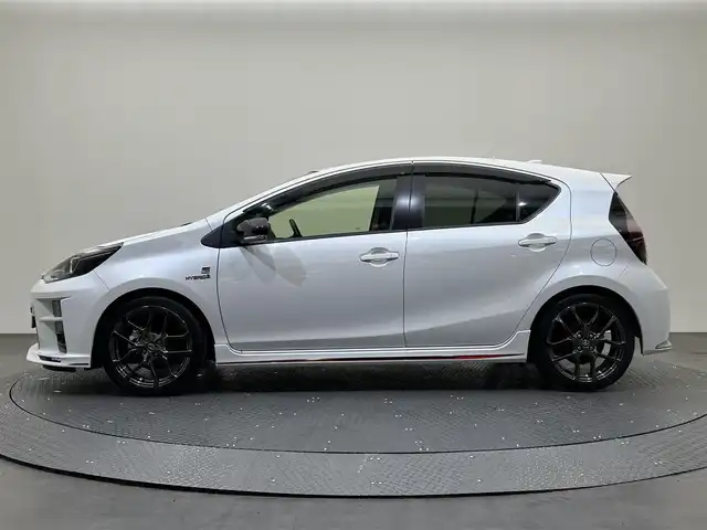 トヨタ アクア G GRスポーツ 17インチPKG 愛媛県 2020(令2)年 2.8万km ホワイトパールクリスタルシャイン ・ナビ（フルセグＴＶ・ＢＴ・ＣＤ・ＤＶＤ・ＦＭ・ＡＭ・ＳＤ）/・バックカメラ　/・前後ドラレコ　/・ＥＴＣ　/・クルコン　/・レーンキープアシスト　/・オートマチックハイビーム　/・レーダー探知機　/・テレビキャンセラー　/・スペアキー