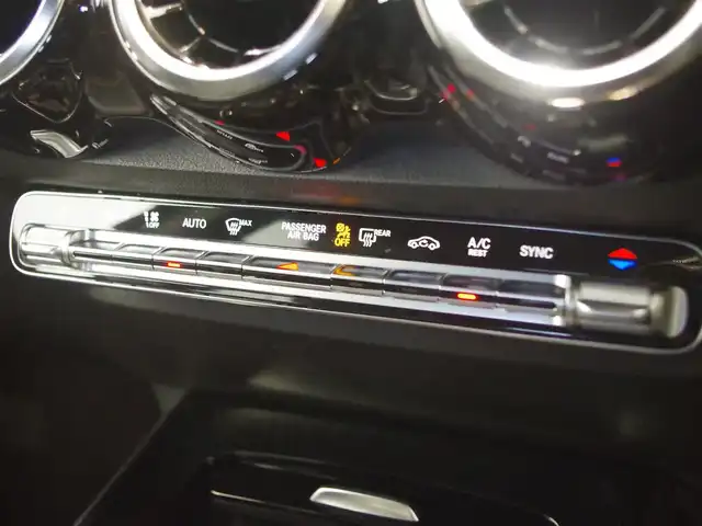 メルセデス・ベンツ Ｍ・ベンツ ＧＬＢ２００ｄ 4マチック 岐阜県 2021(令3)年 3.8万km コスモスブラック ナビゲーションパッケージ/レーダーセーフティパッケージ/アクティブディスタンスアシスト/アクティブブレーキアシスト/緊急回避補助システム/渋滞時緊急ブレーキ機能/アクティブブラインドスポットアシスト/アクティブレーンキーピングアシスト/アクティブステアリングアシスト/アクティブパーキングアシスト/純正ナビ/Bluetooth/フルセグＴＶ/360°カメラ/シートヒータ/パワーシート/LEDハイパフォーマンスヘッドライト/ドライブレコーダー/スペアキー